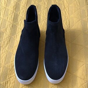 Vince Newlyn Black Suede Chelsea Woman’s Ankle Boots Size 6M